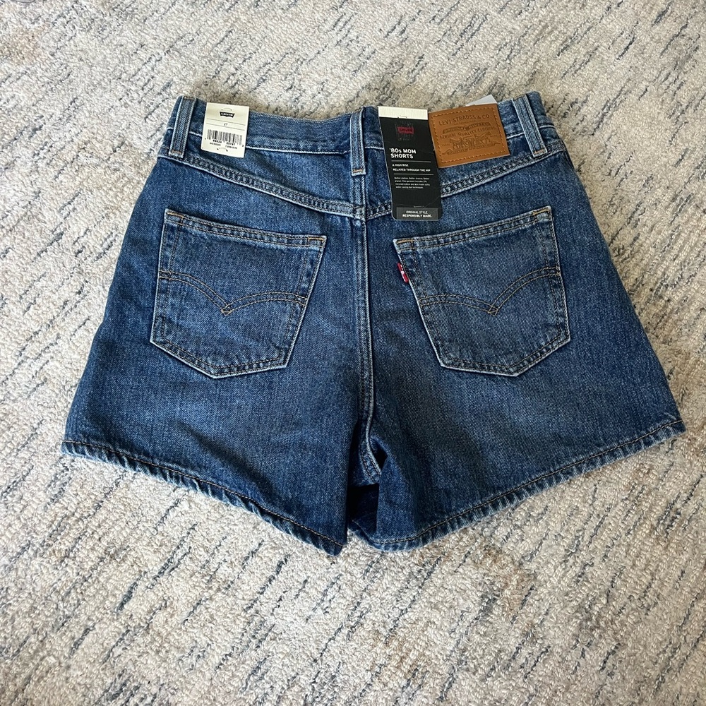 Levi’s NWT 80s Mom Women’s Shorts